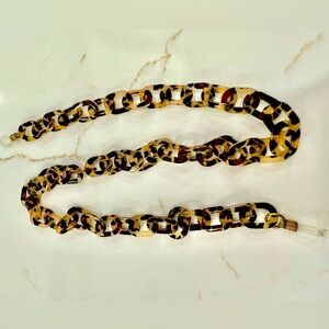 Plastic brown chain for hat or sunglasses
